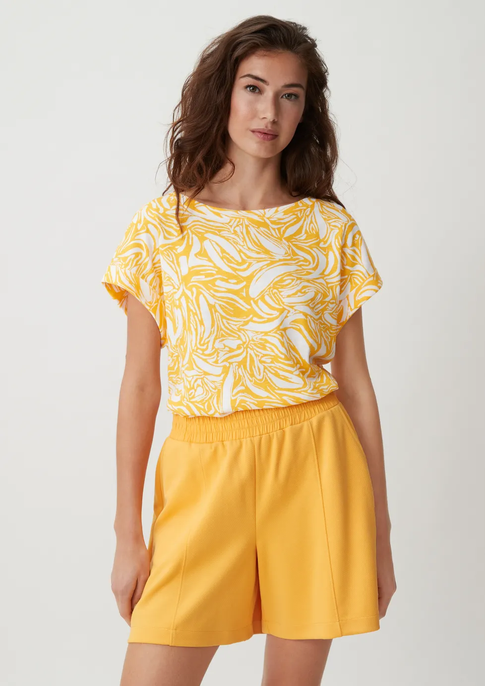 T-Shirt mit überschnittenen Schultern