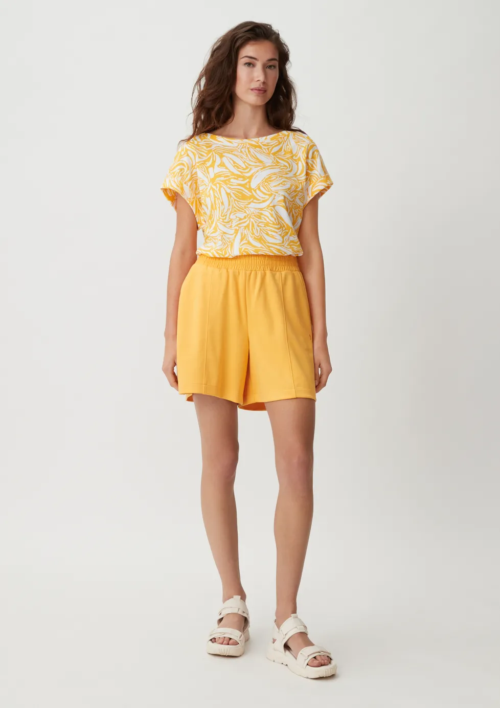 T-Shirt mit überschnittenen Schultern