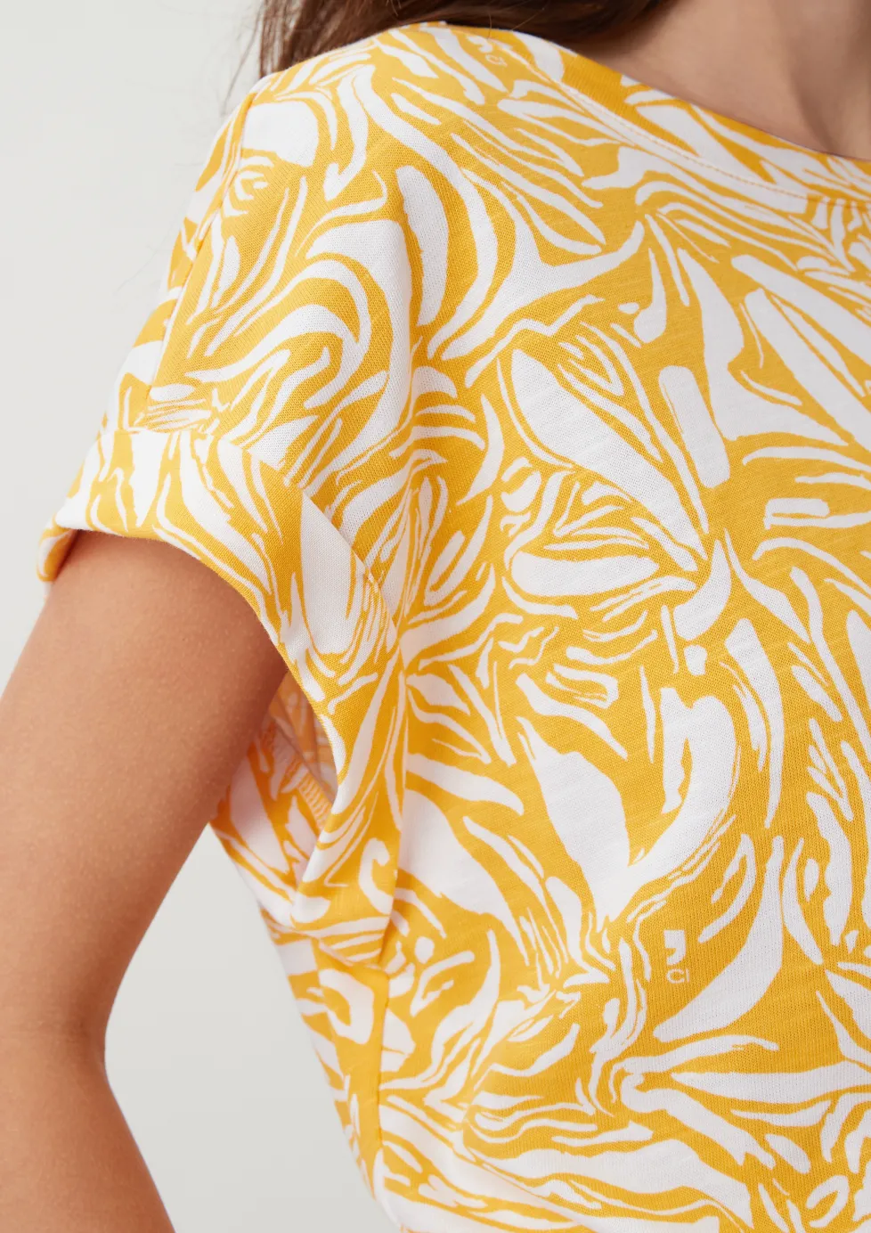 T-Shirt mit überschnittenen Schultern