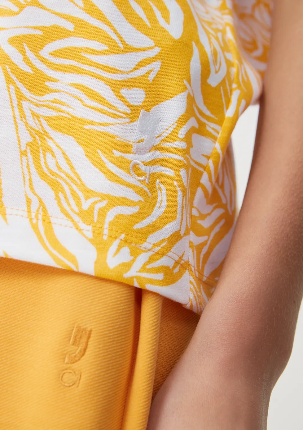 T-Shirt mit überschnittenen Schultern