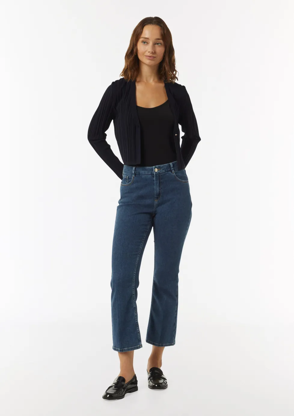 Verkürzte Rippstrickjacke im Slim Fit