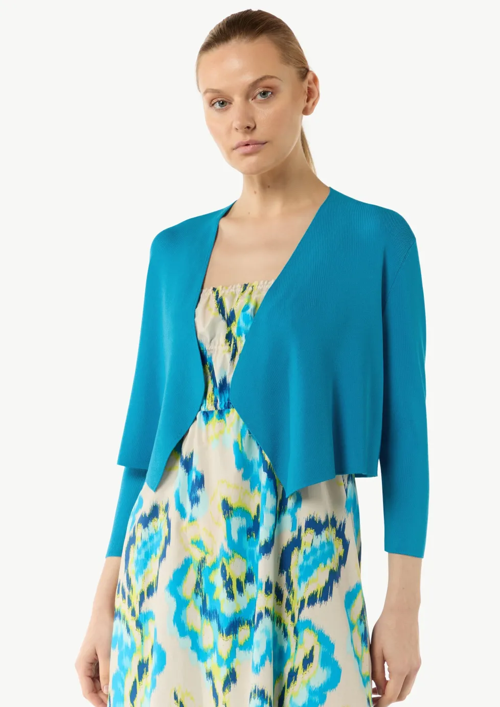 Verkürzte Strickjacke aus Viskosemix