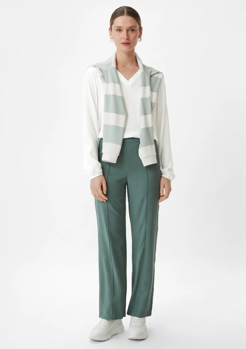 Viskosebluse mit V-Ausschnitt