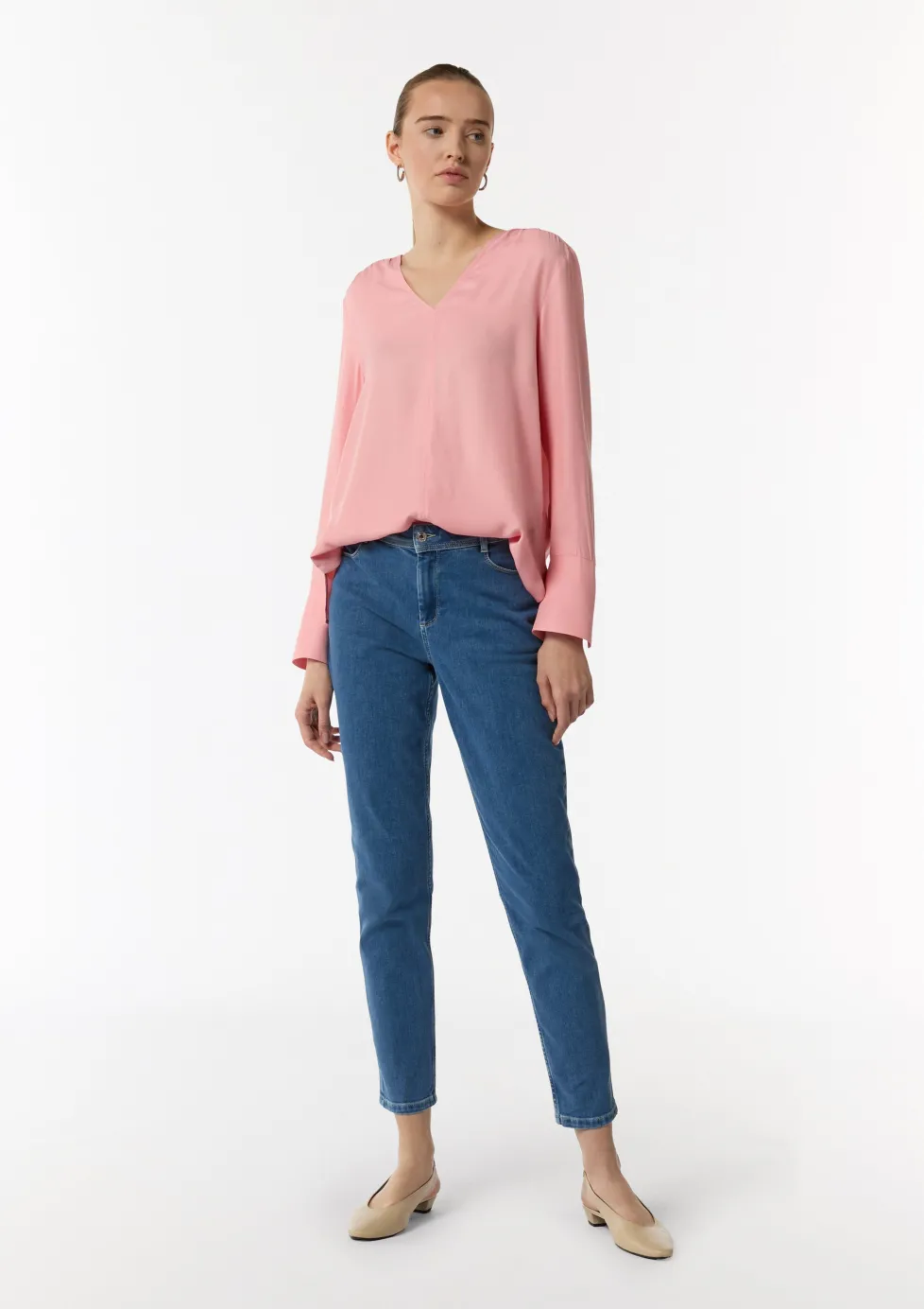 Viskosebluse mit V-Ausschnitt