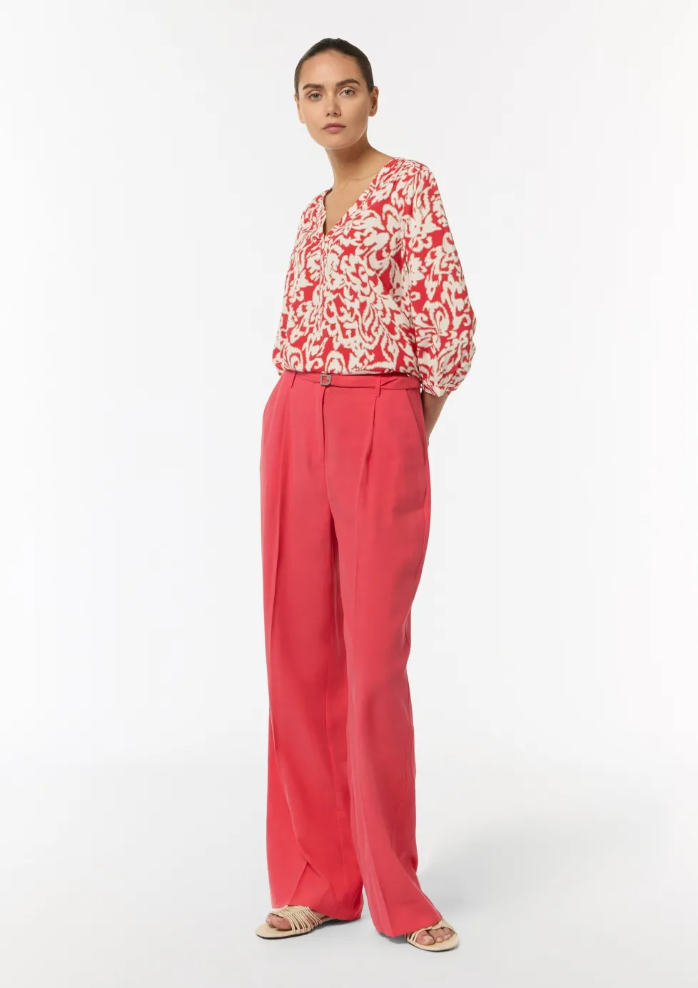 Viskosebluse mit V-Ausschnitt