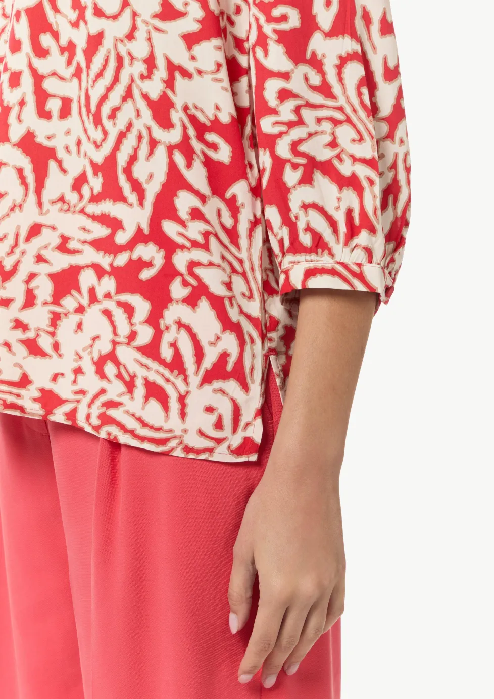 Viskosebluse mit V-Ausschnitt