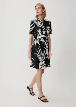 Viskosekleid mit Crêpestruktur