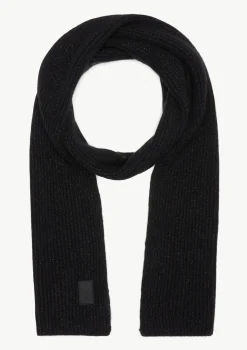 Weicher Strickschal mit Glitzergarn