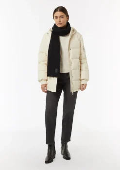 Weicher Strickschal mit Glitzergarn