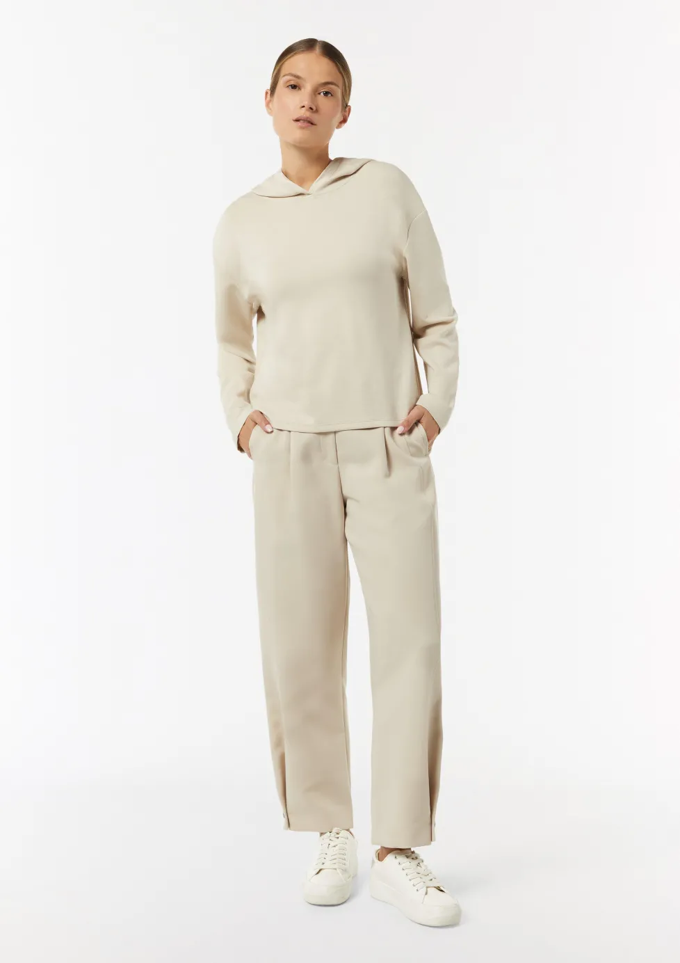 Weiches Kapuzenshirt mit Satin-Details