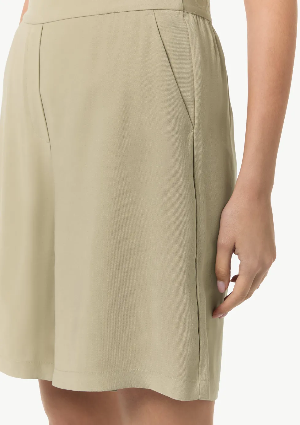 Weite Bermuda aus fließendem Viskosetwill