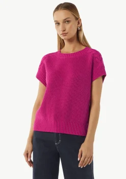 Weiter Strickpullunder mit Zopfmuster-Detail