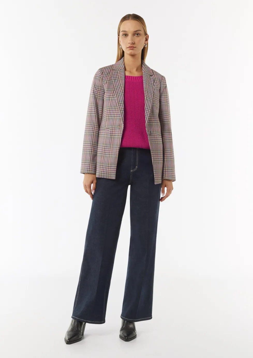 Weiter Strickpullunder mit Zopfmuster-Detail