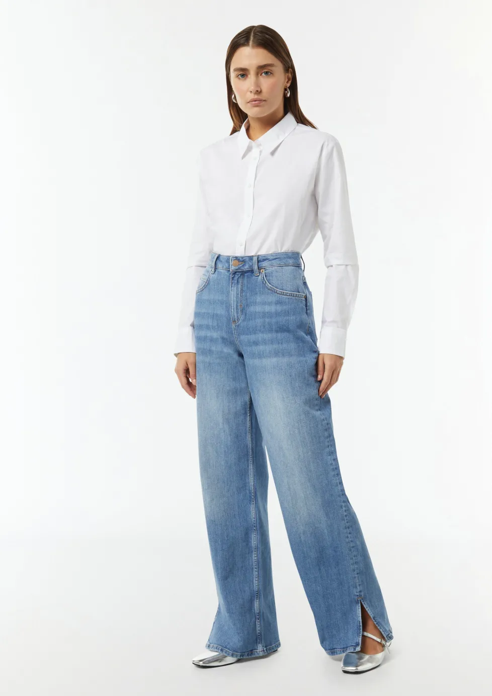 Wide-Leg-Jeans mit geschlitztem Saum