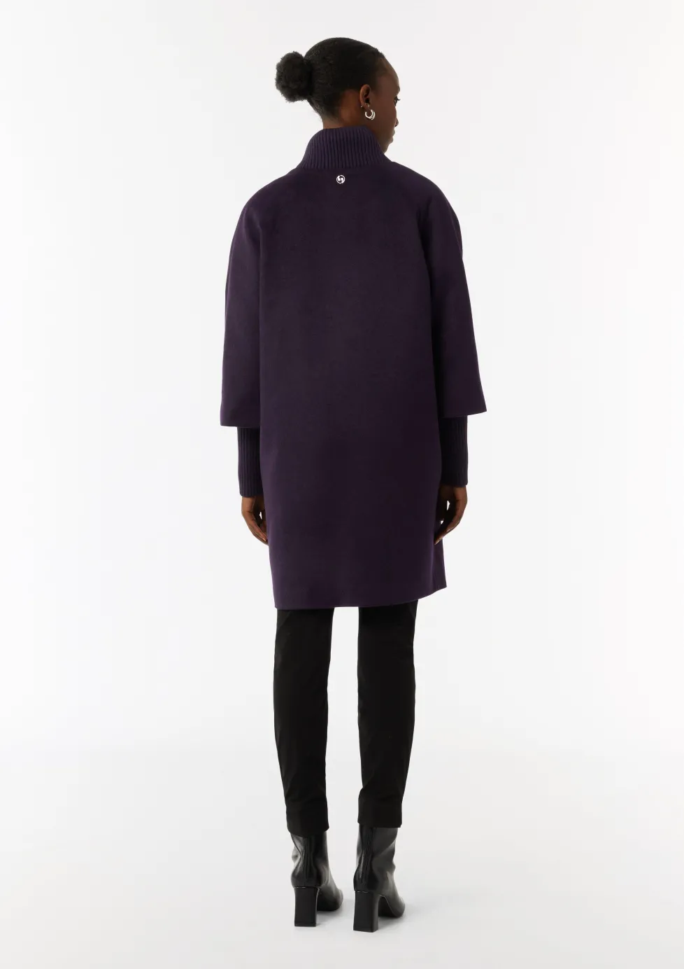 Wollmantel mit geripptem Kragen und Ärmeln