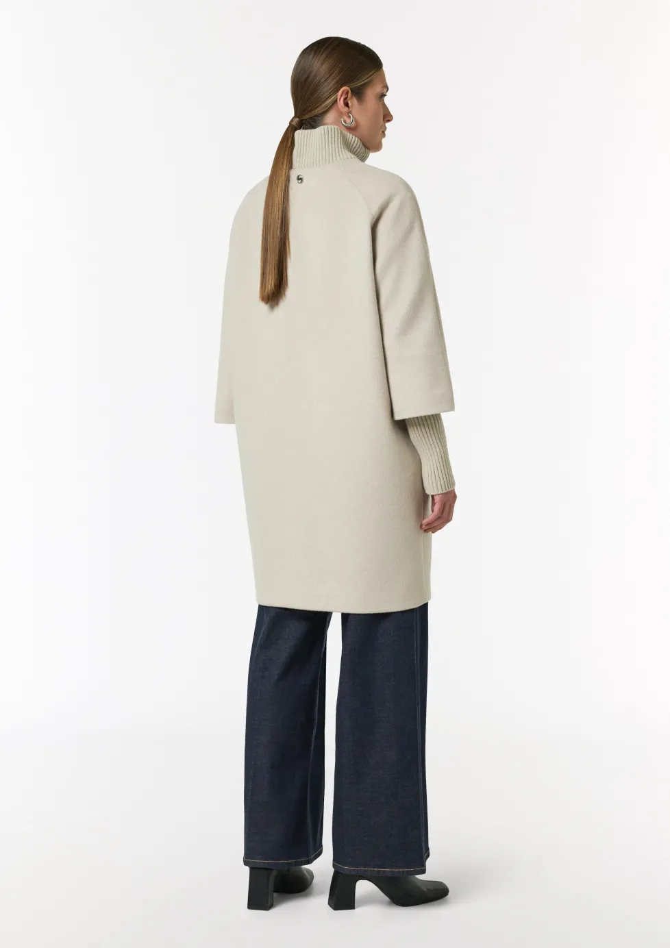 Wollmantel mit geripptem Kragen und Ärmeln