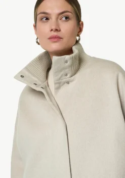 Wollmantel mit geripptem Kragen und Ärmeln