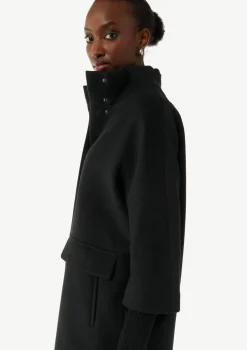 Wollmantel mit geripptem Kragen und Ärmeln