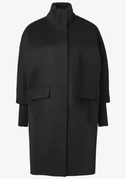 Wollmantel mit geripptem Kragen und Ärmeln